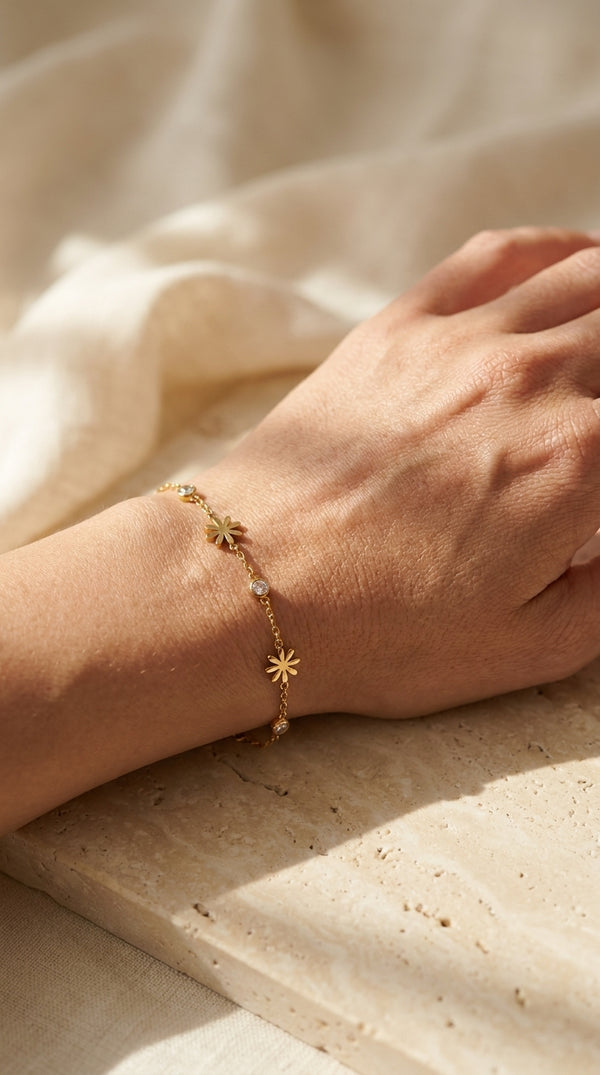 Minimal Daisy Flower Charm Bracelet